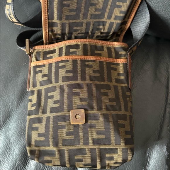Authentic / Rare FENDI FF canvas crossbody with leather trim - Picture 2 of 4